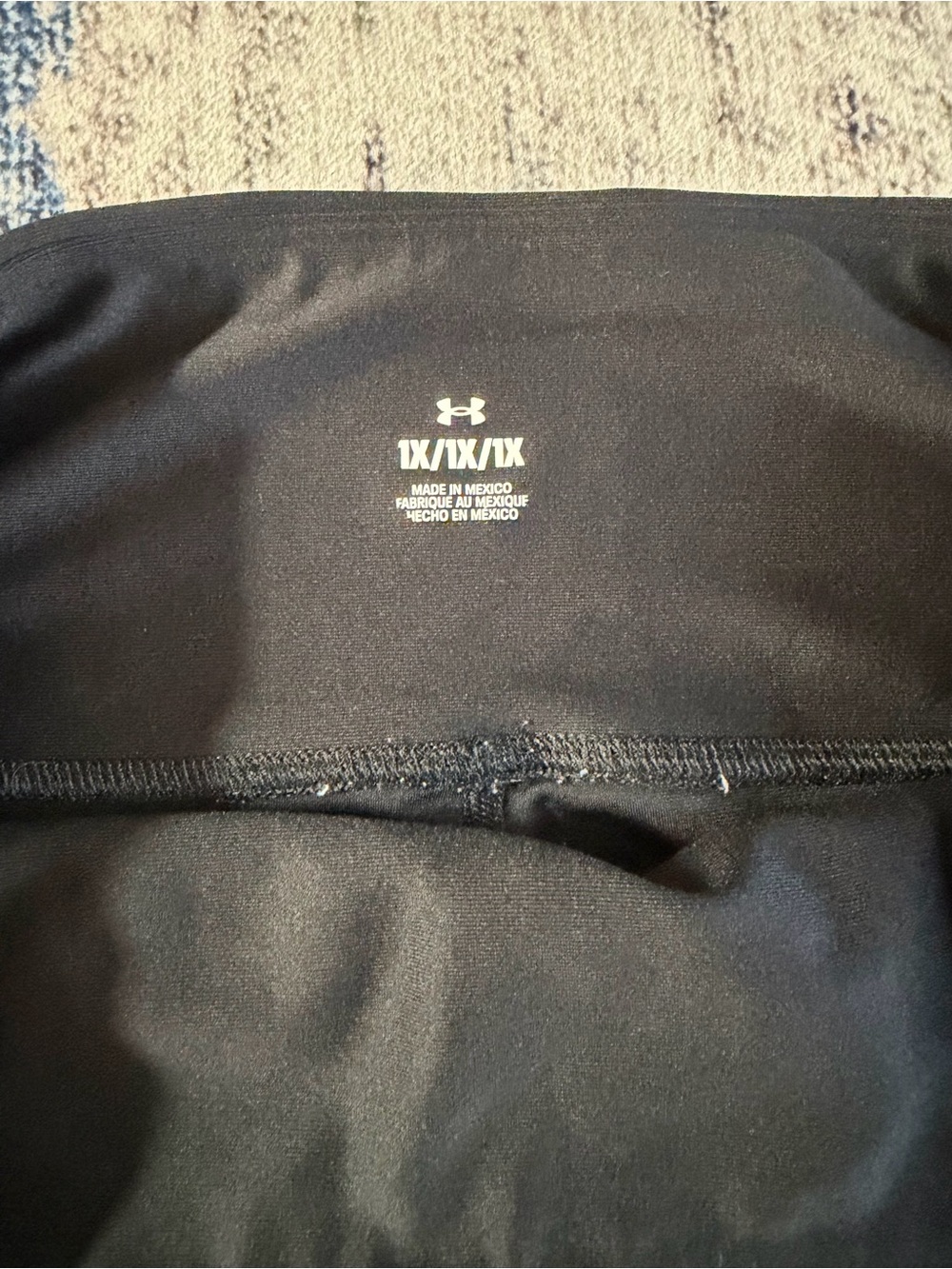 Under Armour HeatGear Black and Pink Leggings - Picture 3 of 4